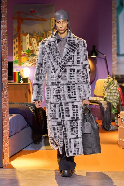 Look 19